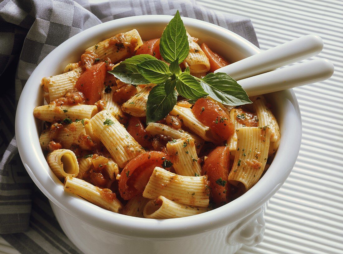 Pasta stew with tomatoes