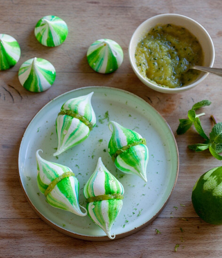 Mint and lime meringues with kiwi cream