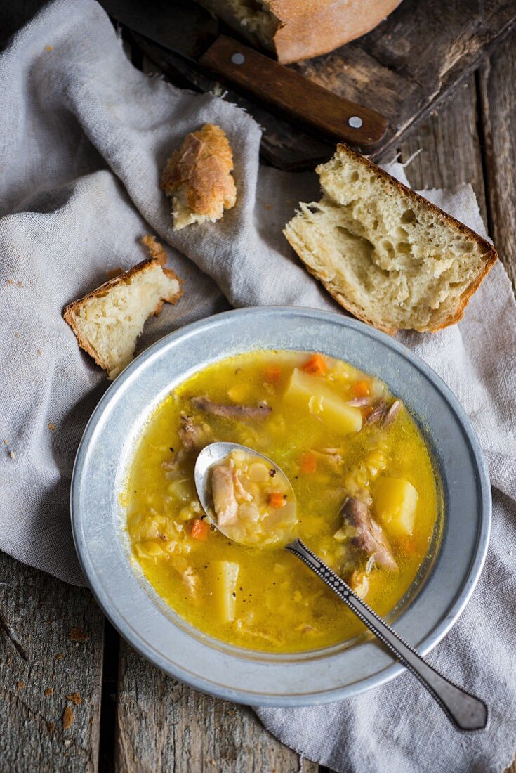 Erbsensuppe mit Kartoffeln