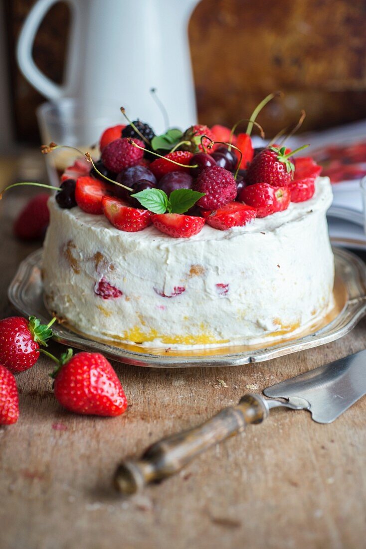 Vanilla sponge with whipped cream and fruit
