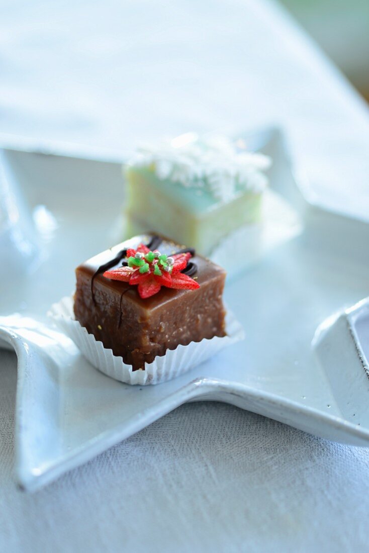 Two petit fours (Christmas)
