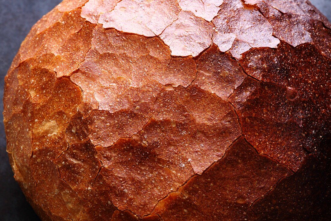 A cracked crust as a sign of good quality bread