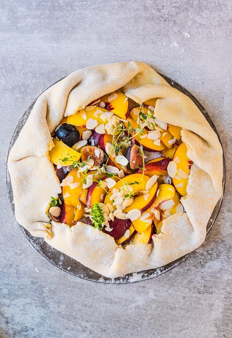 A galette with nectarines, figs and almond flakes (unbaked)