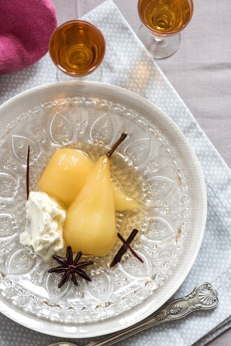 Spiced poached pears