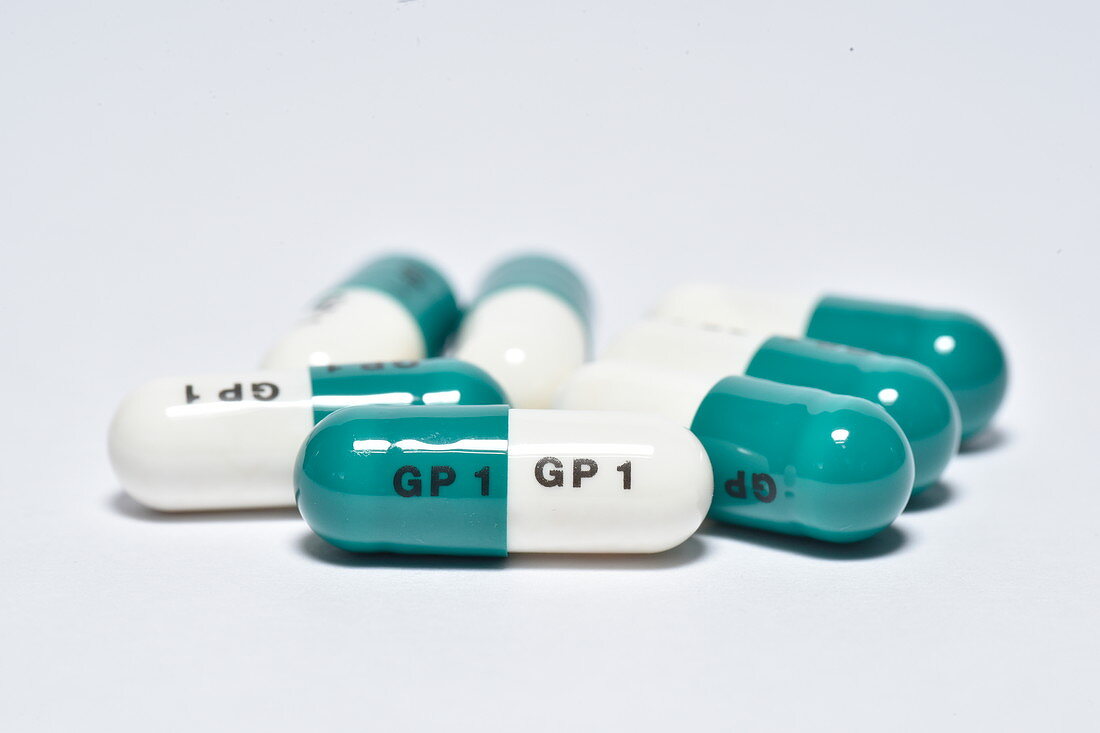 Cephalexin antibiotic capsules