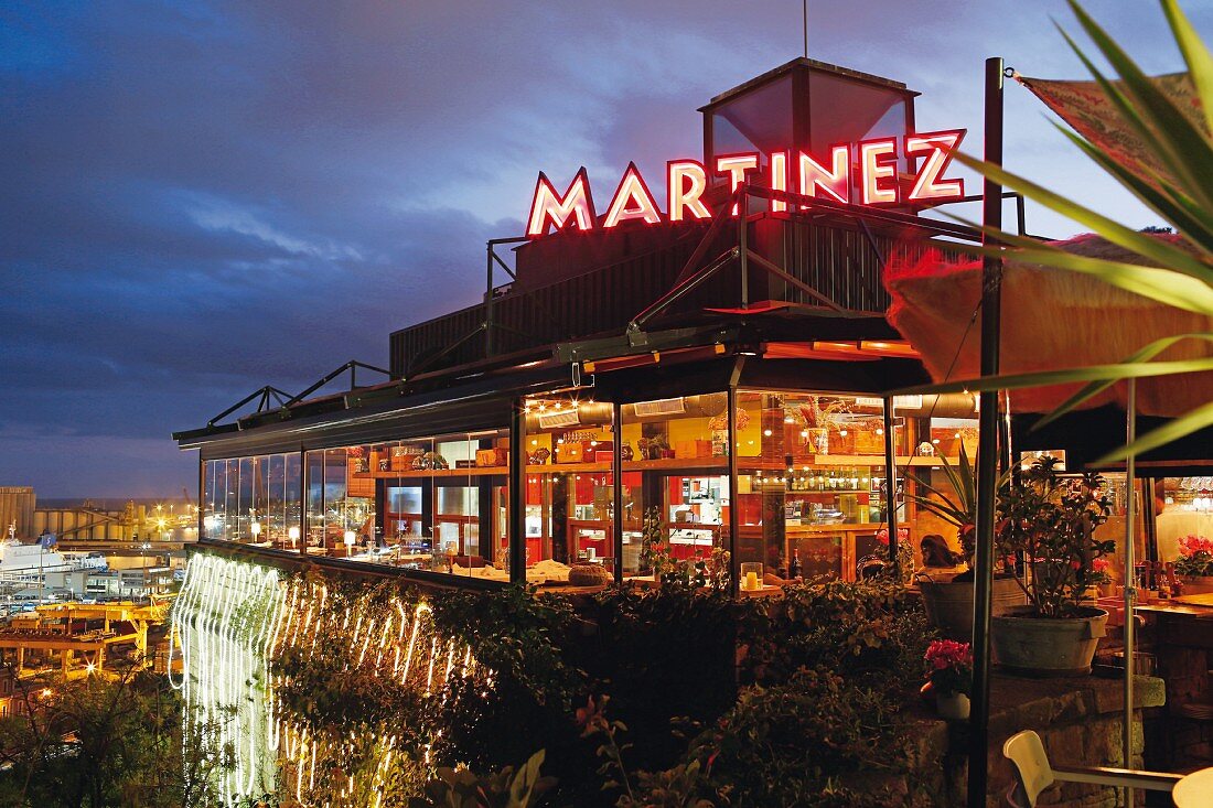 The 'Terraza Martinez' restaurant with views of the harbour in Barcelona, Spain