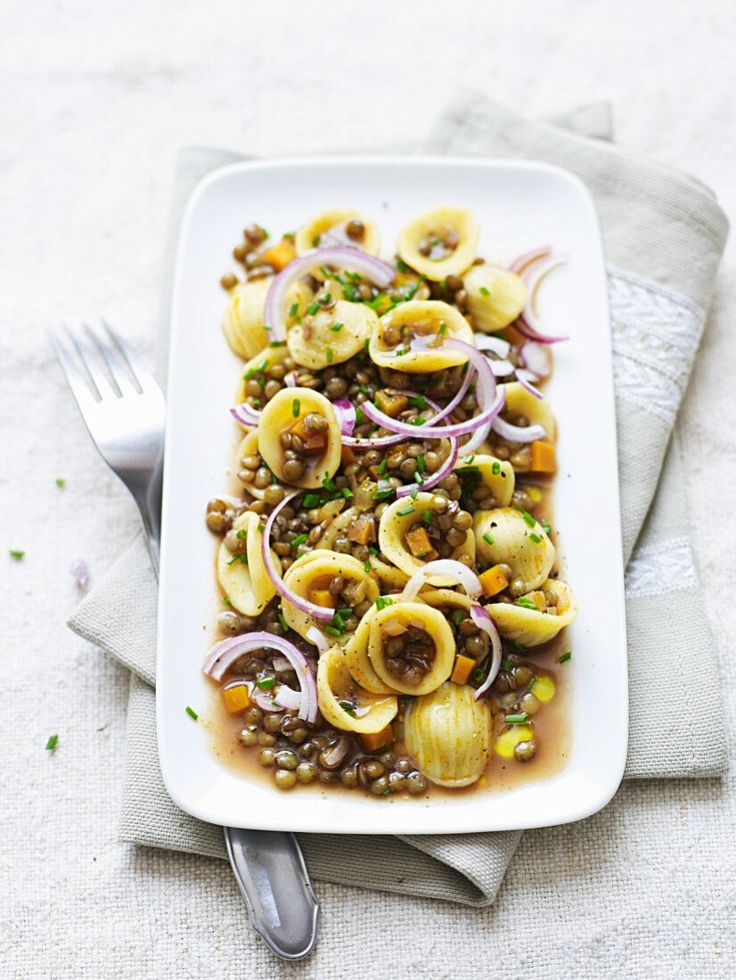 Lentil salad with orecchiette and red onions