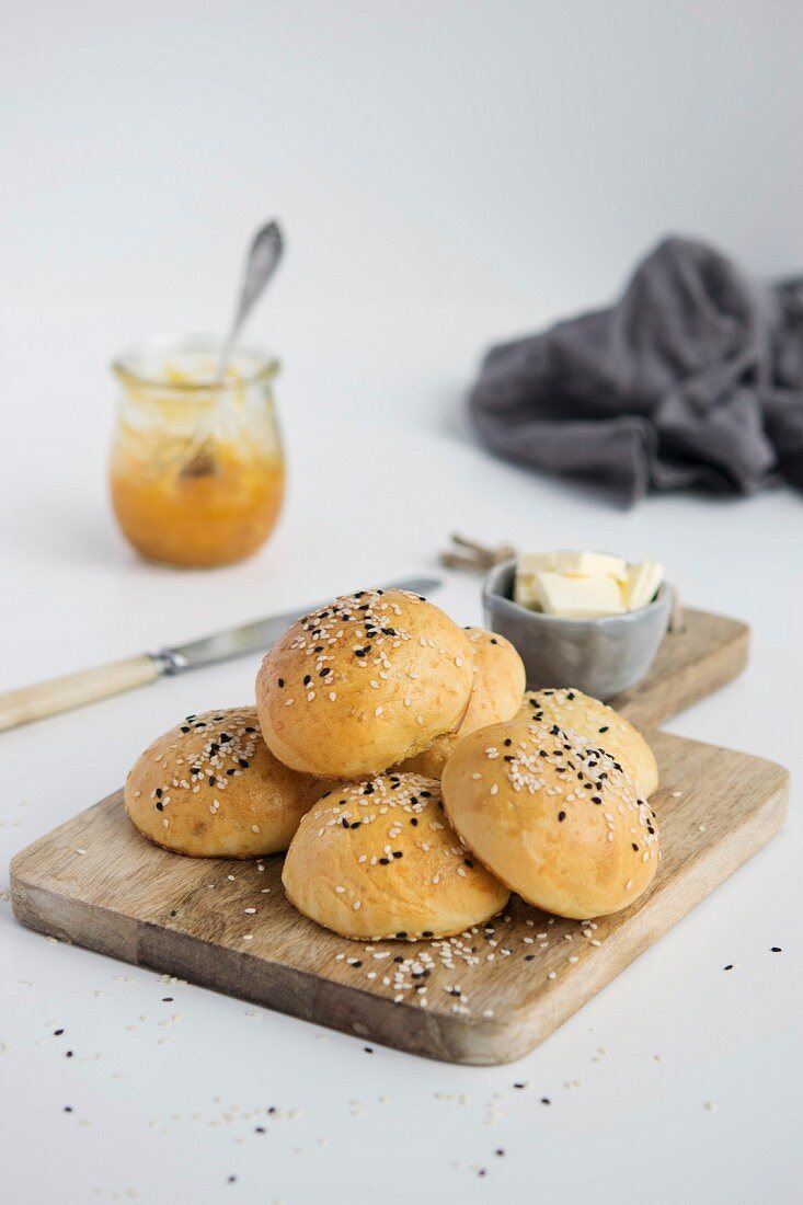 Brioche rolls with sesame, butter and jam