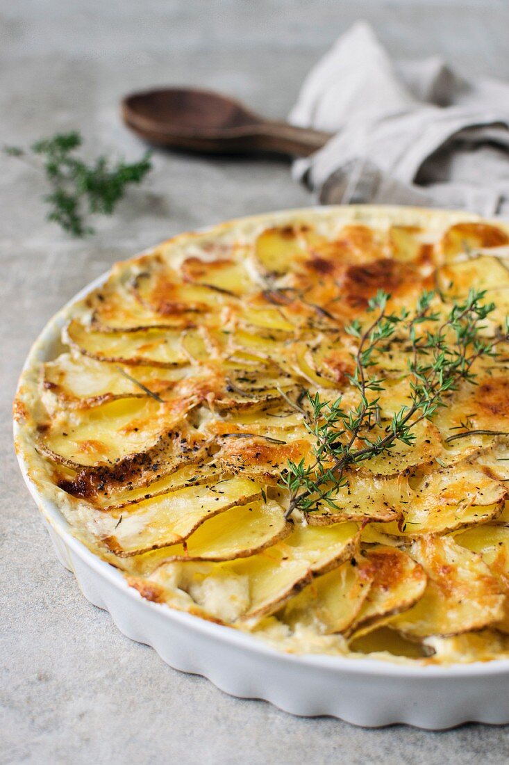 Potatoes au gratin with thyme