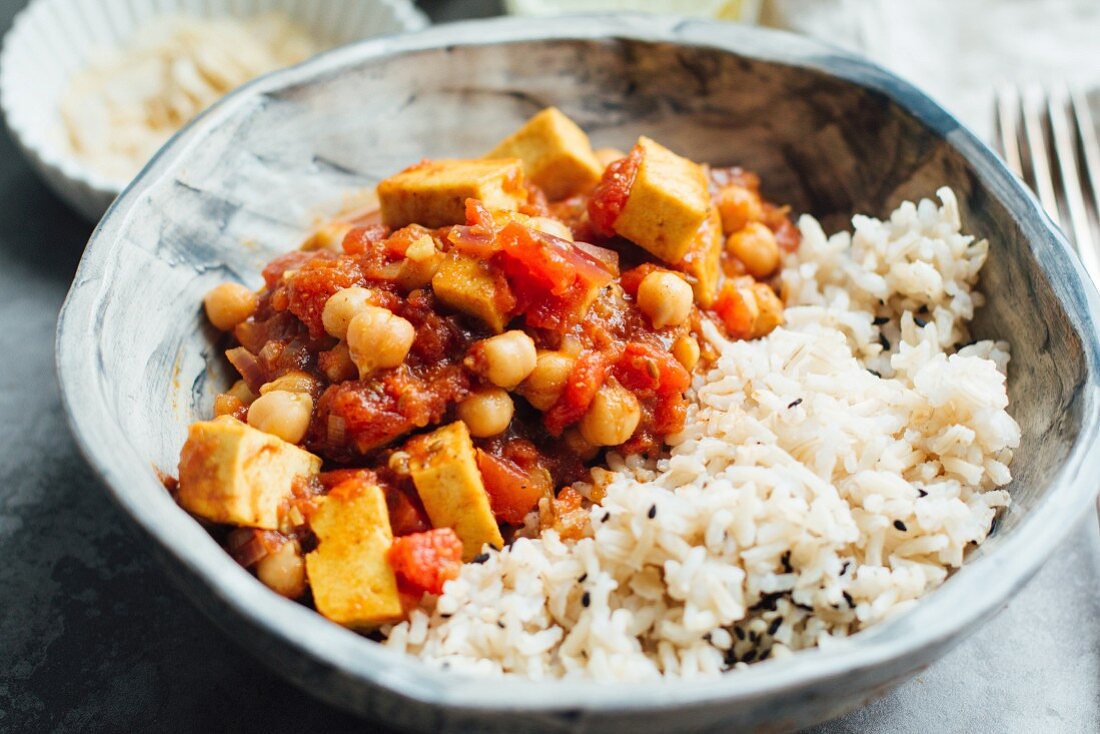 Vegan curry with chickpeas and tofu, served with brown rice