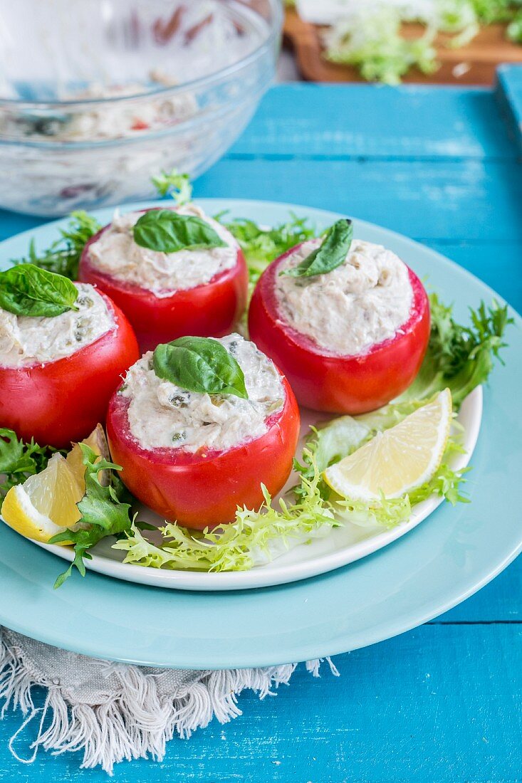 Gefüllte Tomaten mit Thunfischcreme