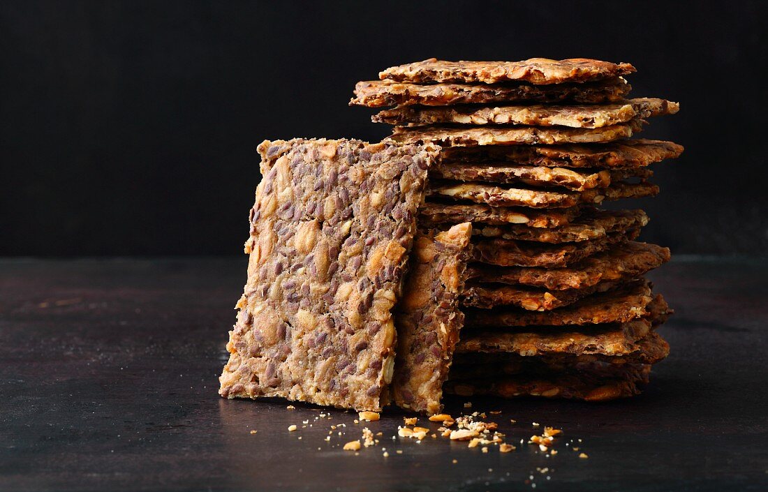 Crispbreads with seeds and grains