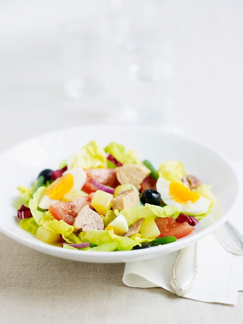 Salade niçoise with tuna