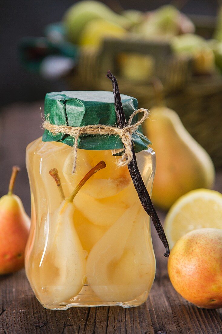 Vanilla-flavored stewed pears
