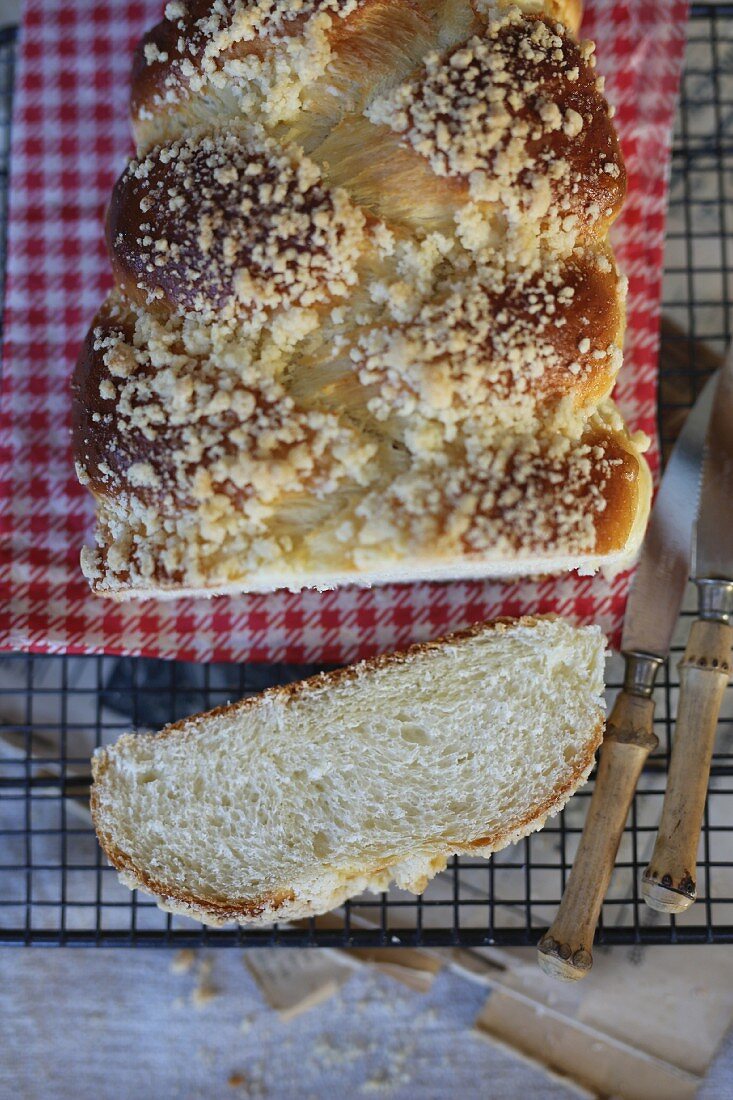Challah with crumble