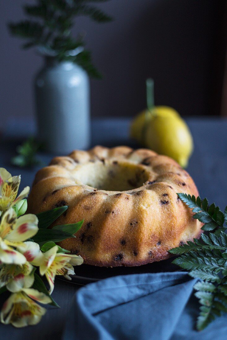 Gugelhupf with chocolate pieces