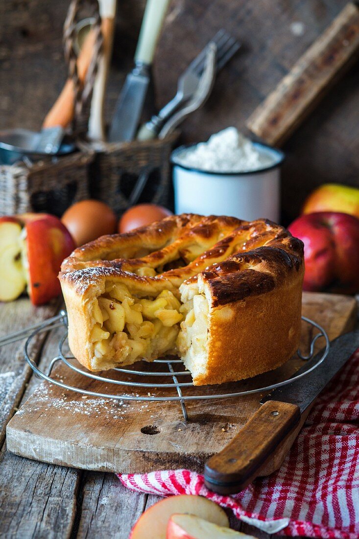 Rustic apple pie with yeast dough