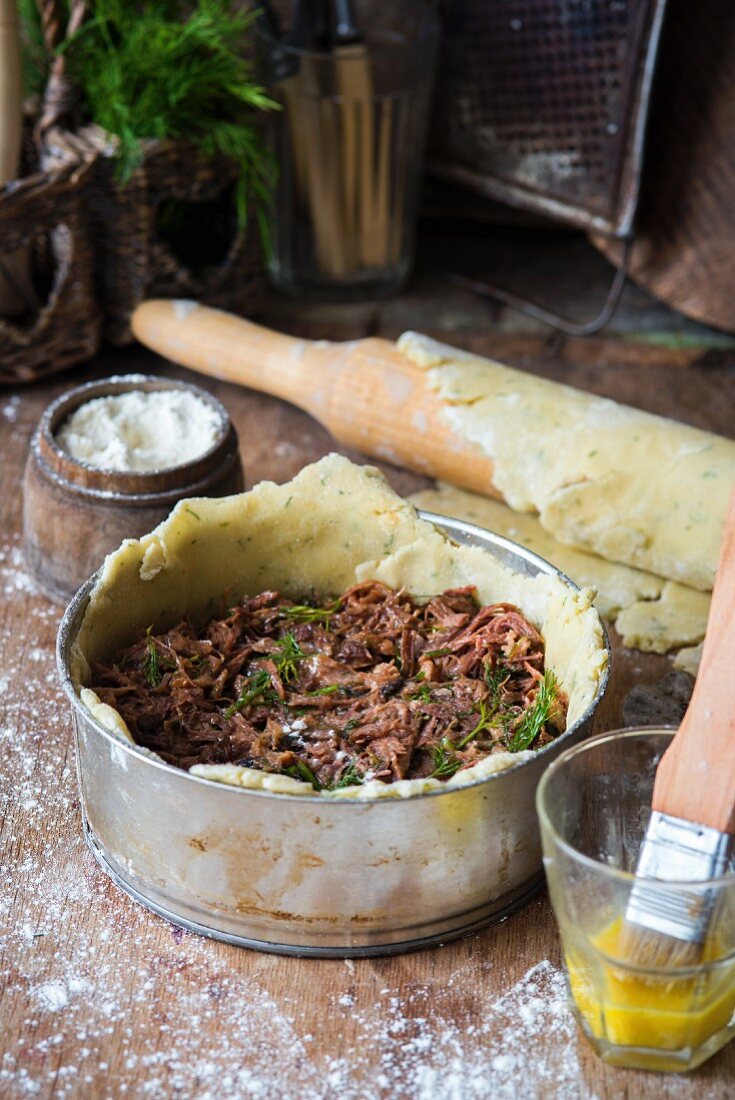 Mürbteigpastete mit Gänsefleisch, ungebacken