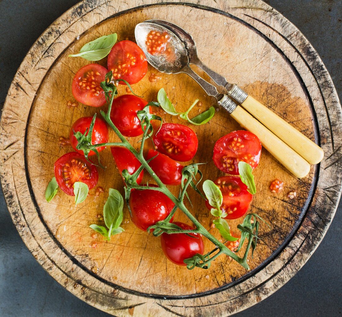 Plum Tomatoes with Basil