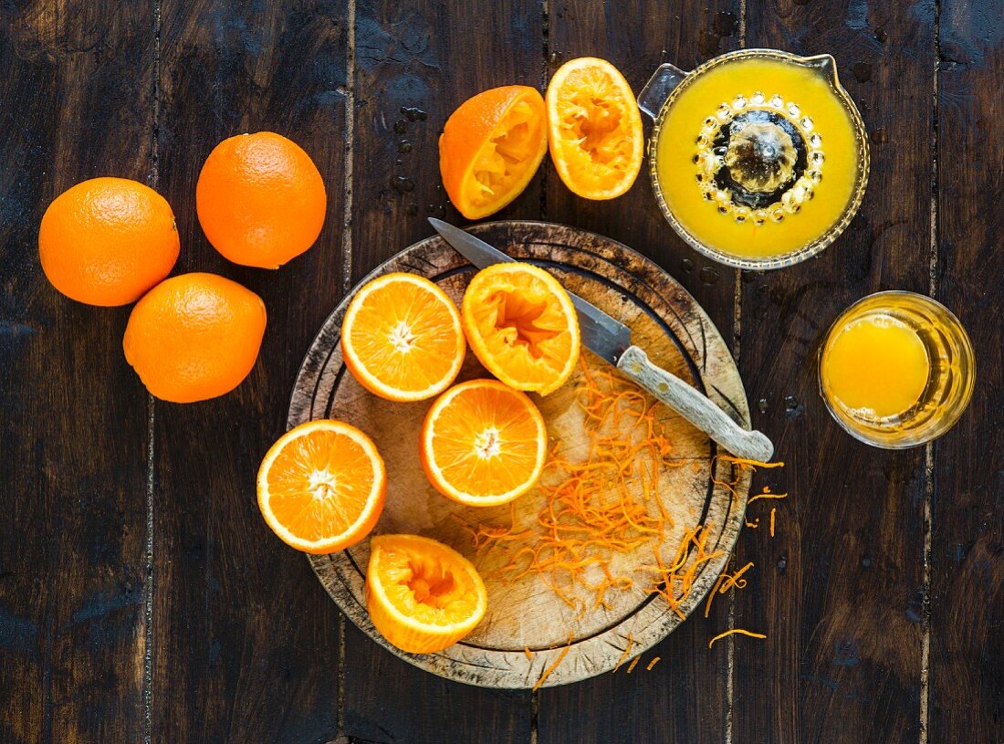 Fresh oranges - some squeezed to make fresh orange juice