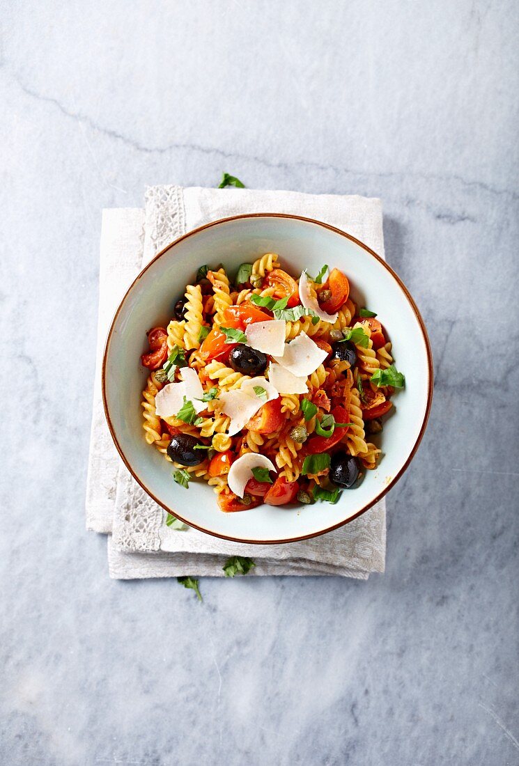 Pasta with pancetta, black olives andcherry tomatoes