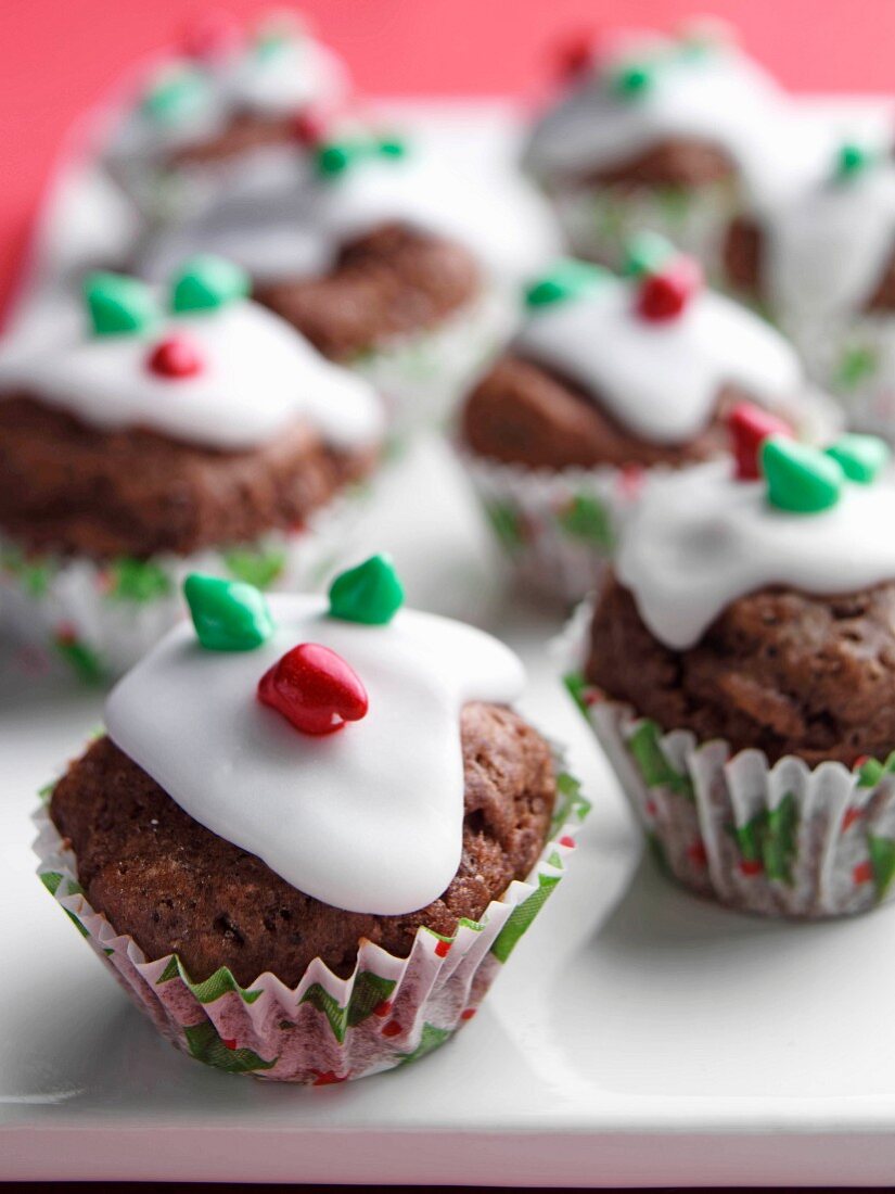 Weihnachtliche Mini-Muffins mit Zuckerglasur