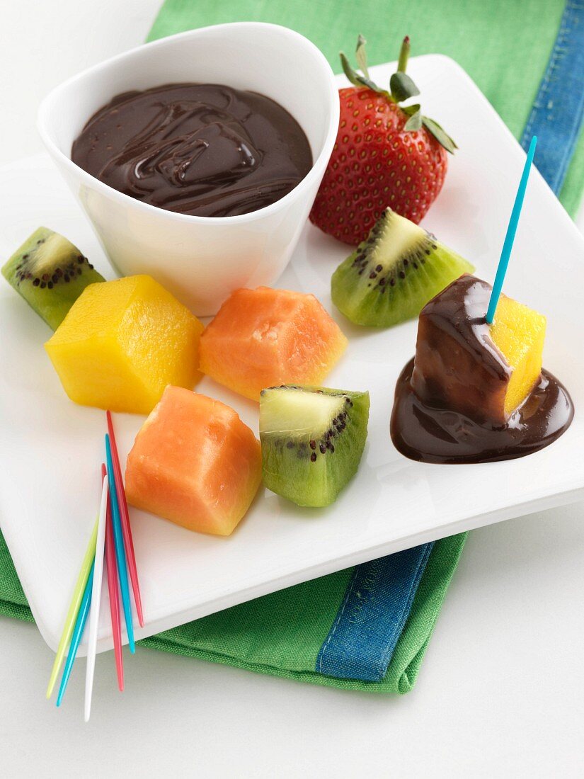 Fruit fondue with chocolate dipping sauce