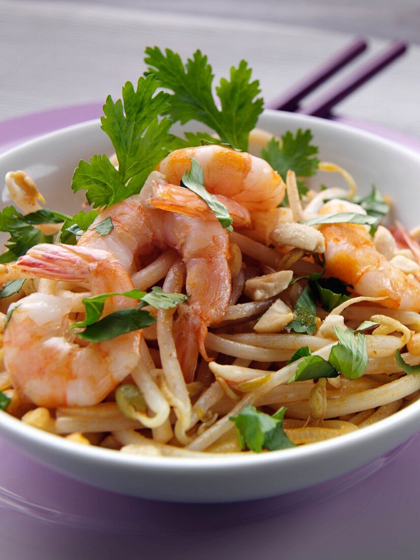 Thai stir fry prawn noodles