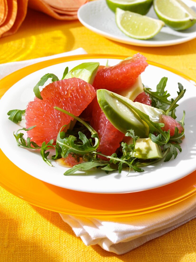 Salat mit Grapefruit, Avocado und Rucola