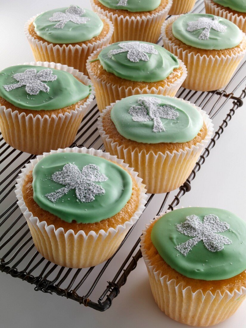 Cupcakes with a white shamrock on top of the green icing