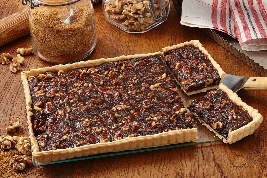 Caramel walnut tart