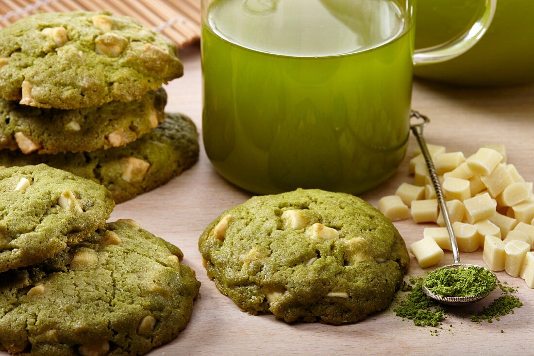 Matcha-Cookies mit weisser Schokolade