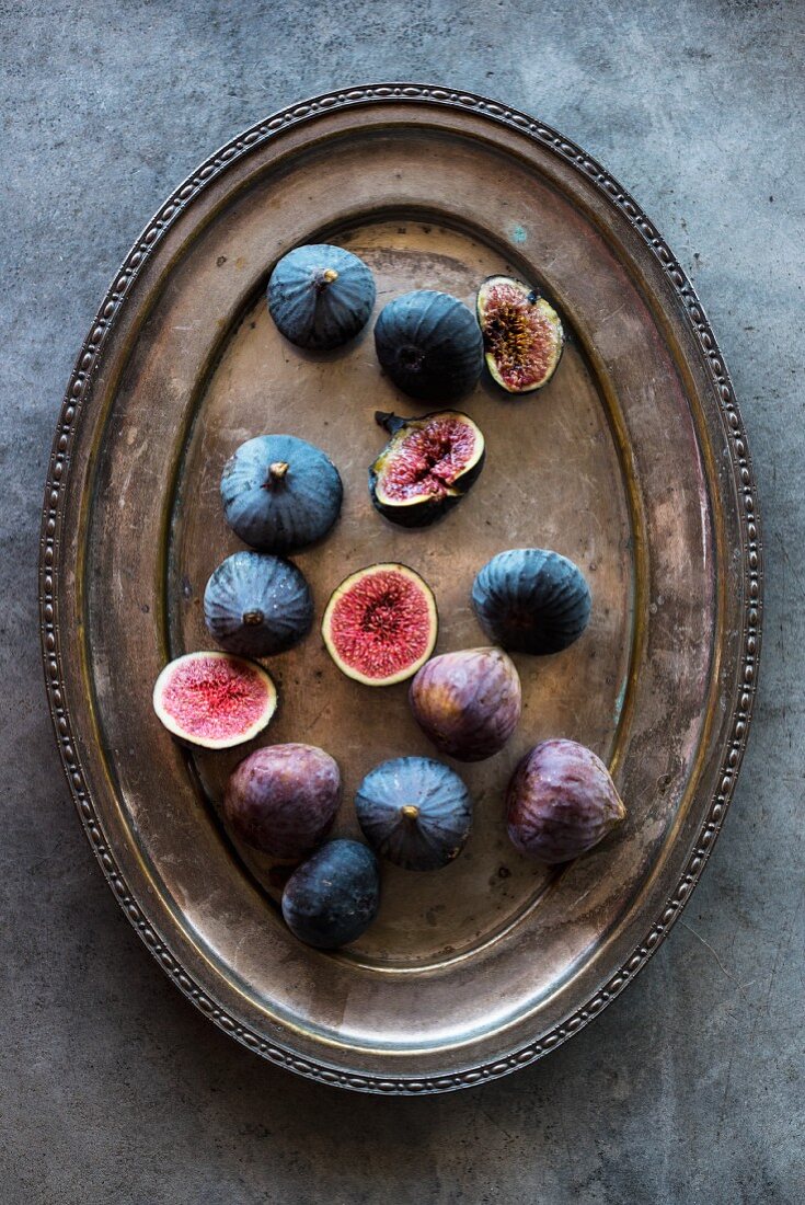 Fresh figs on a metal tray