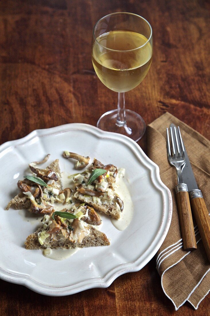 Sautéed wild mushrooms on bread with white wine