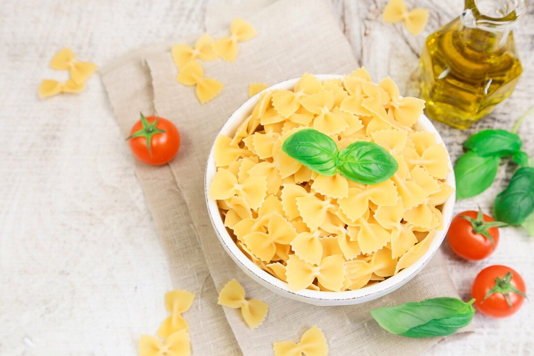 Farfalle pasta with basil, tomatoes and olive oil
