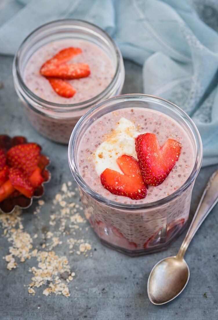 Overnight oats with strawberries