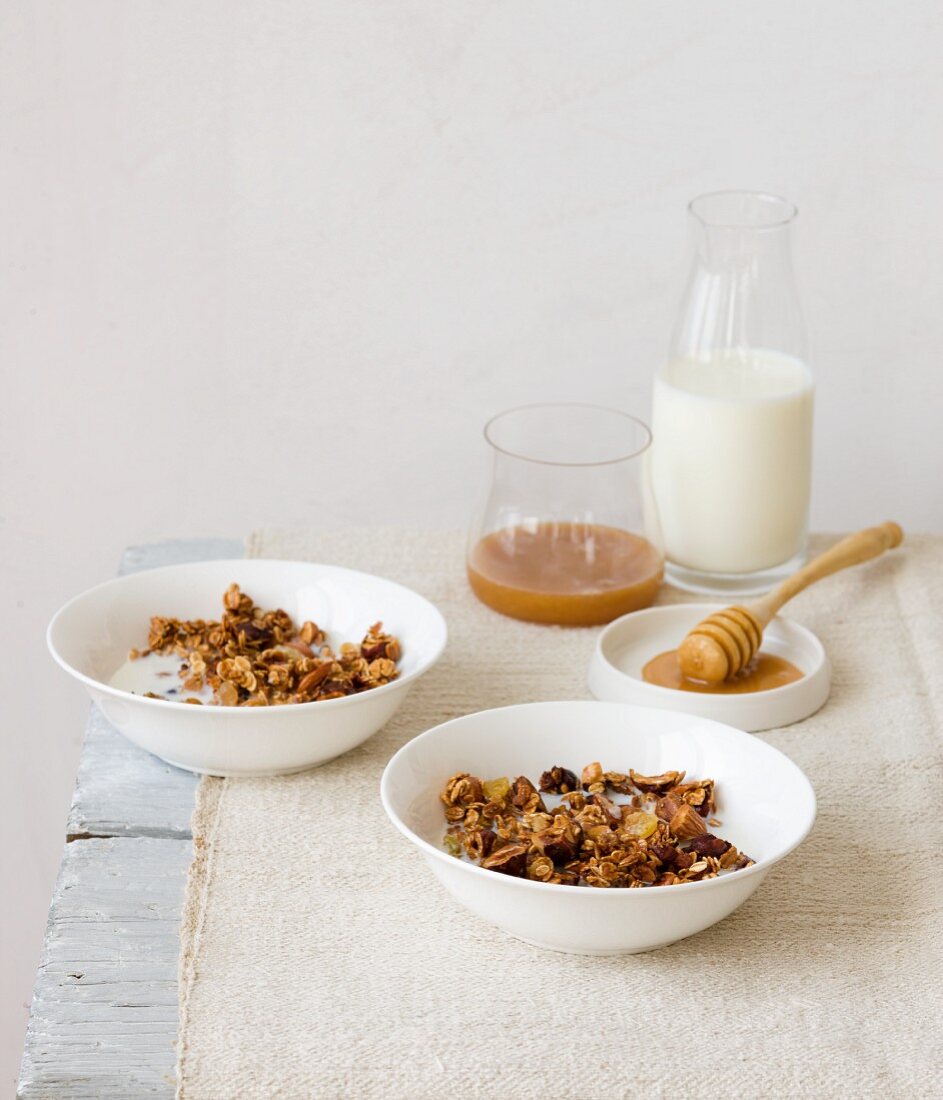 Crunchy muesli with honey and milk