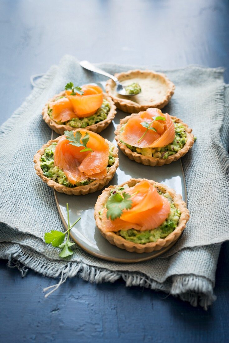 Thyme and salmon tarts