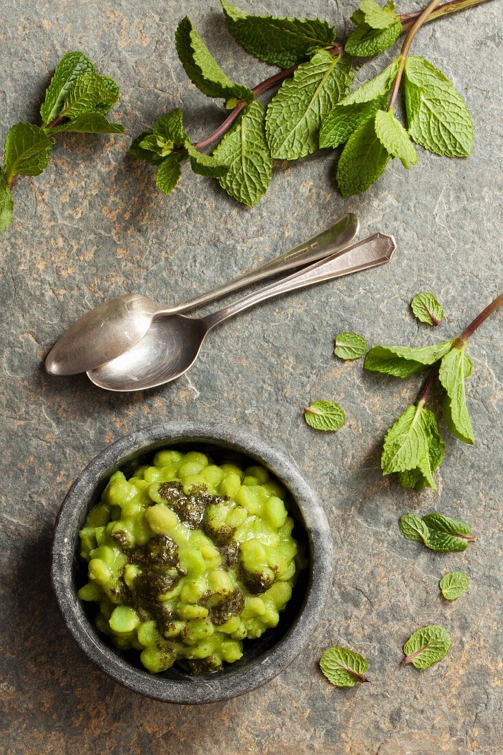 Mushy Peas mit Minzsauce (England)