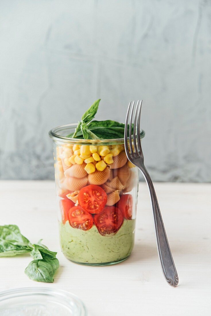 salad in a jar, avocado sauce (with garlic + basil), tomato, buckwheat + lentil pasta, corn, vegan