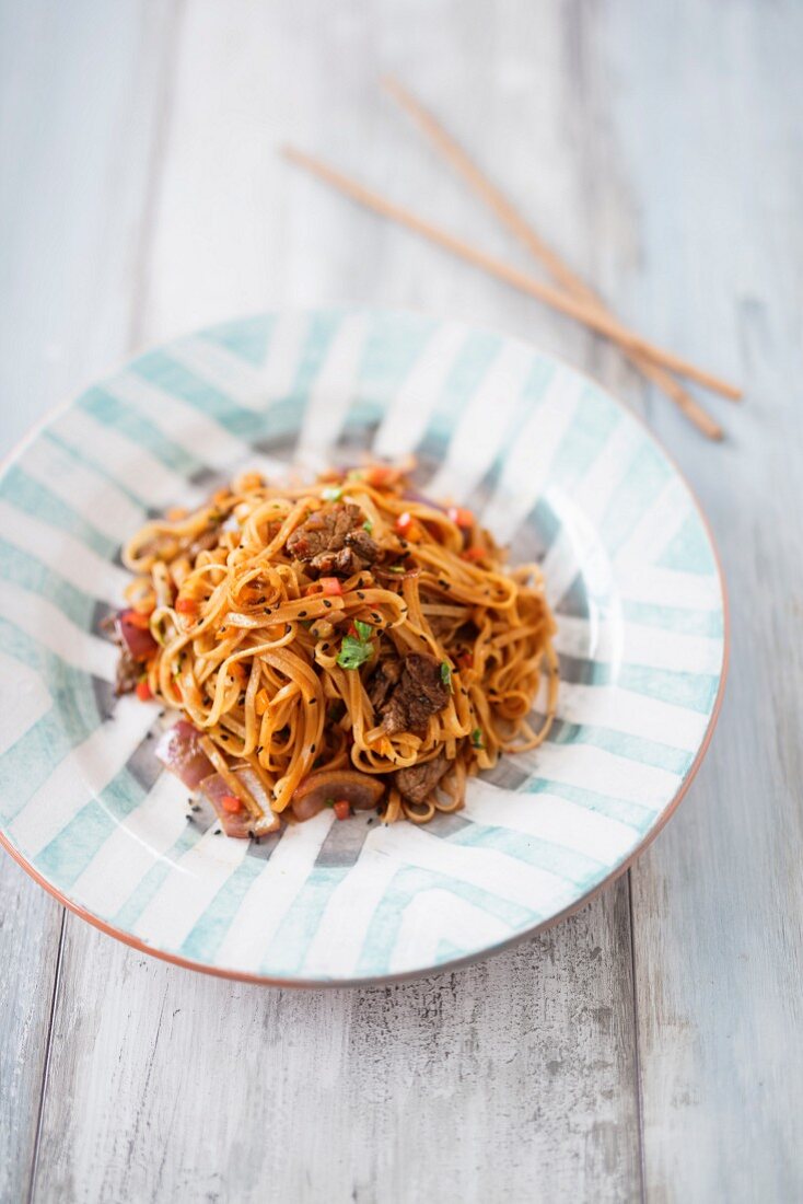 Lo Mein noodles with beef (China)