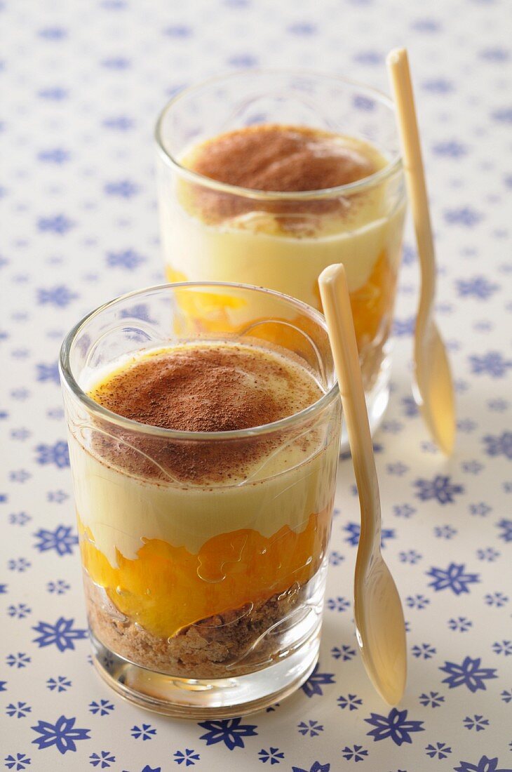 Tiramisu with apricots