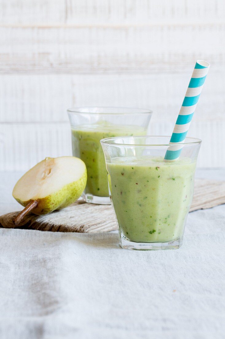 Avocado smoothies with pear