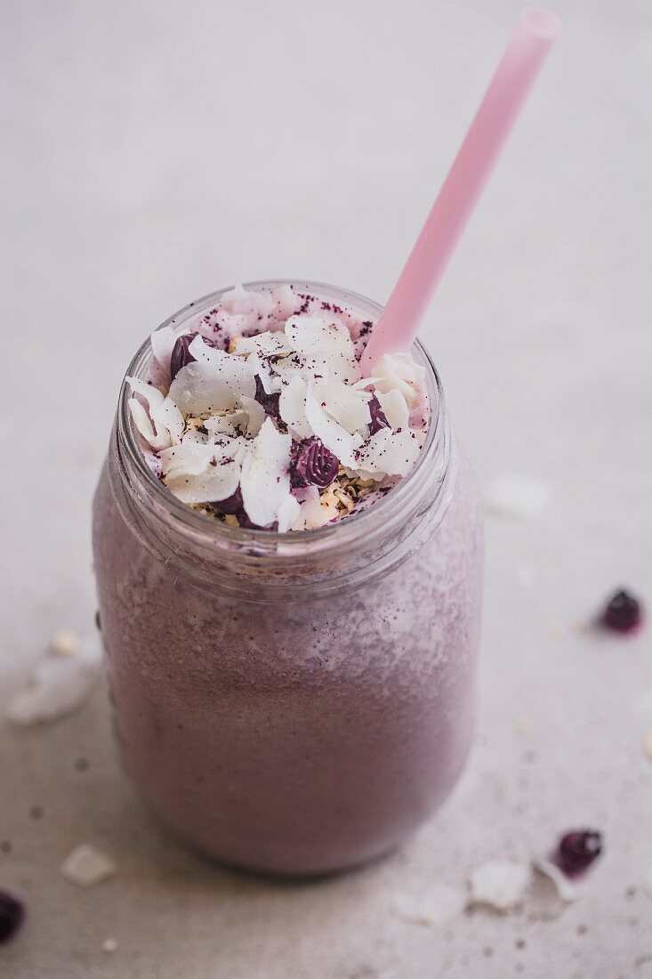 Blueberry and banana smoothie with oats, coconut milk and berry powder