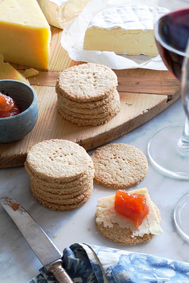 Oat cakes with cheeses and quince paste