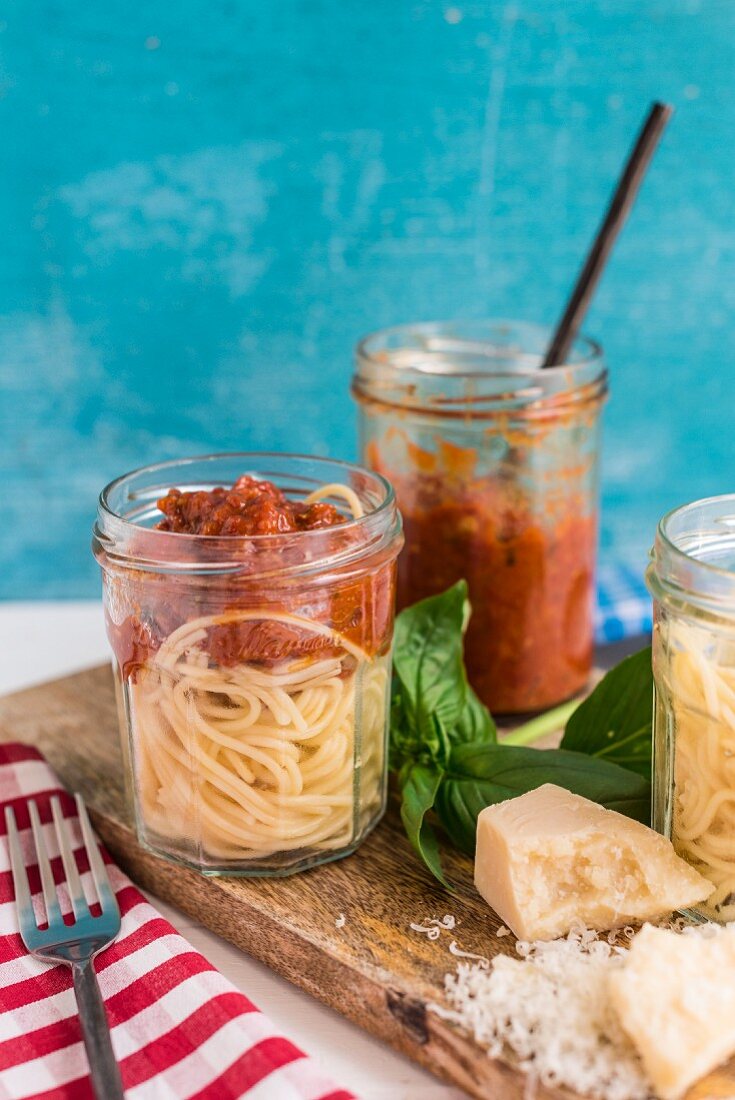 Spaghetti with roasted tomato sauce in a glass jar