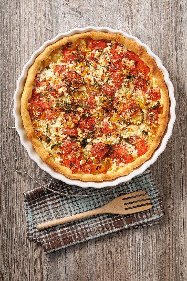 Vegetable tart with tomatoes