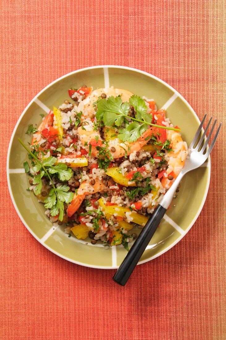A lentil salad with shrimps and peppers