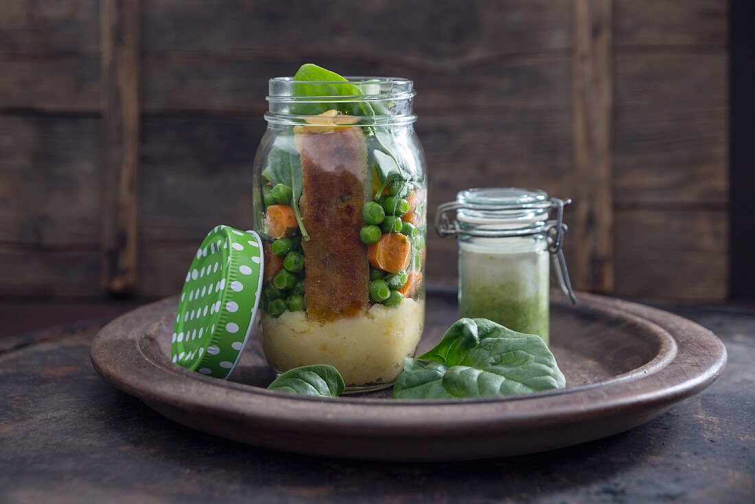 Kartoffelpüree, Mischgemüse, Gemüsestäbchen, Spinat und Brokkoli-Sahne-Sauce im Glas