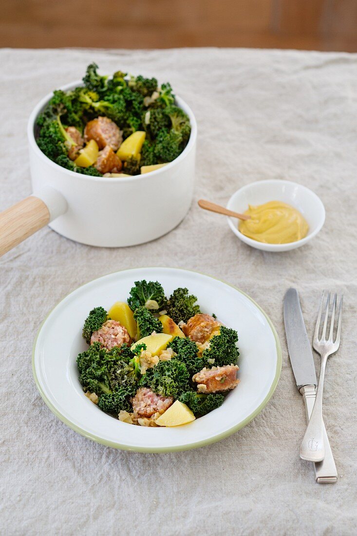 Kale with peas, potatoes and mustard